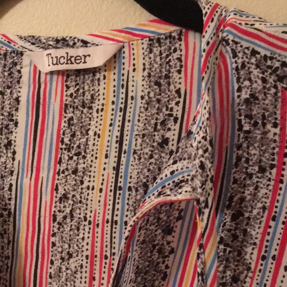 Tucker Silk Classic Tassel Blouse - Picture 4 of 5